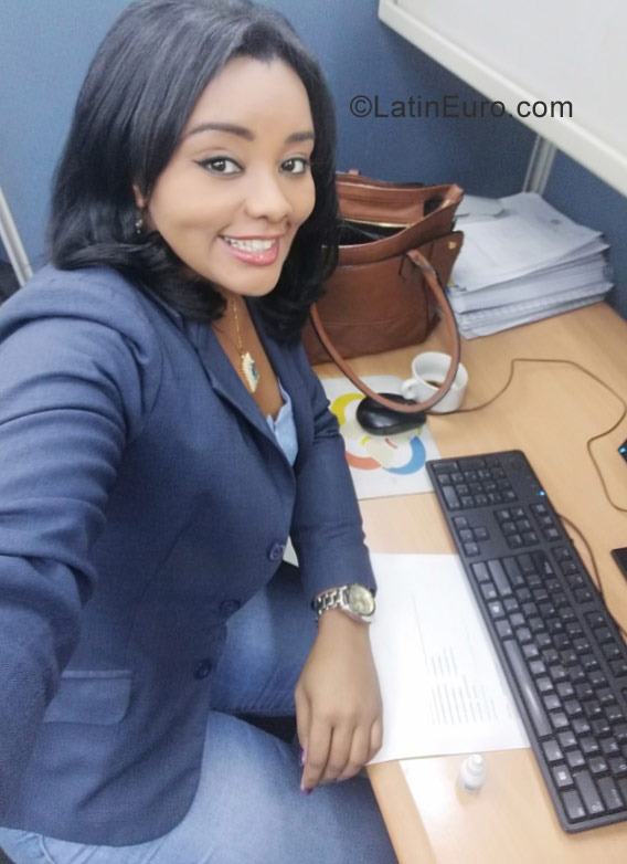 Date this fun Dominican Republic girl Yessy from Santo Domingo DO31064