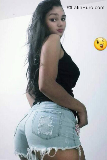 Date this nice looking Colombia girl Kateine from Medellin CO23055