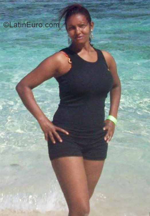 Date this pretty Dominican Republic girl Yudale from Santiago DO31139