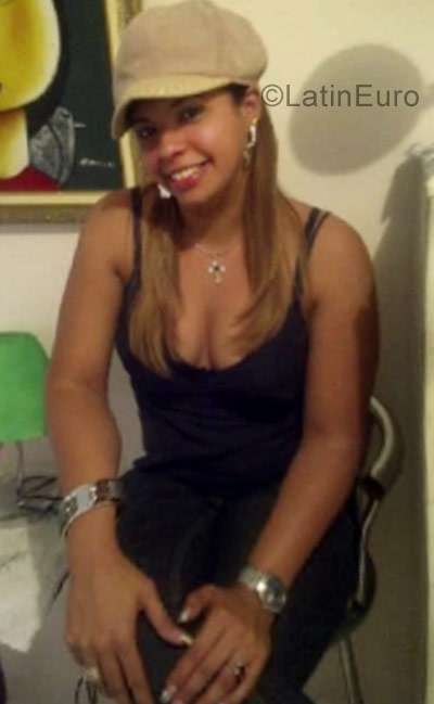 Date this good-looking Dominican Republic girl Carol from Santo Domingo DO31191