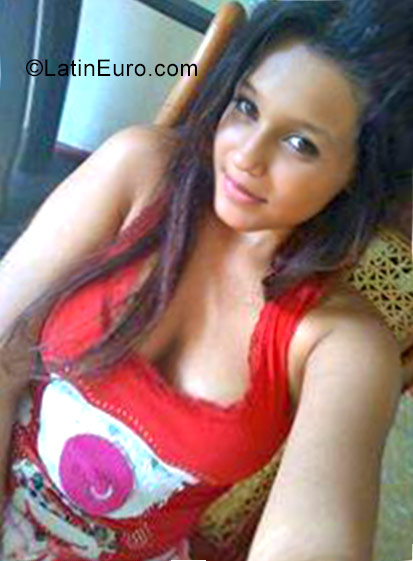 Date this attractive Colombia girl Nicky from Barranquilla CO23104