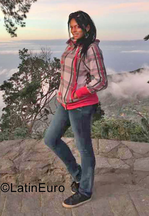 Date this foxy Venezuela girl Ana from Caracas VE1258