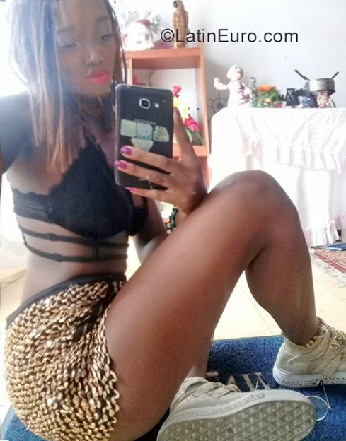 Date this voluptuous Colombia girl Morelia from Tulua CO23143