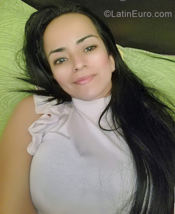 Date this tall Colombia girl Andrea from Santa Marta CO23167