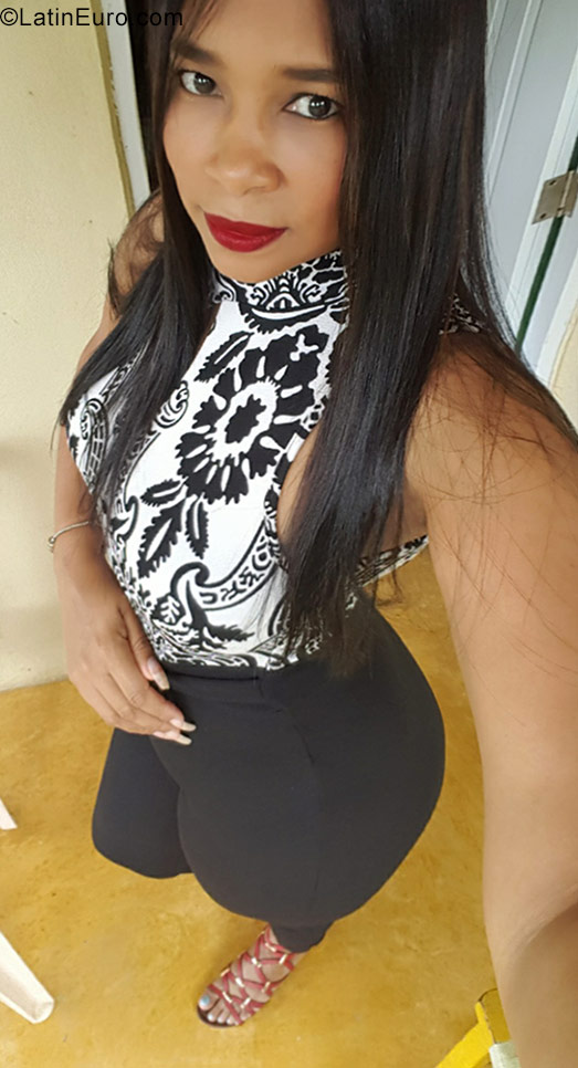 Date this sultry Dominican Republic girl Margarita from Santiago DO31263