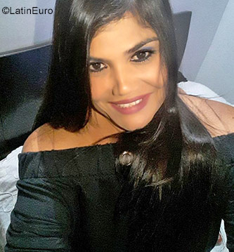 Date this nice looking Colombia girl Derli from Medellin CO23173