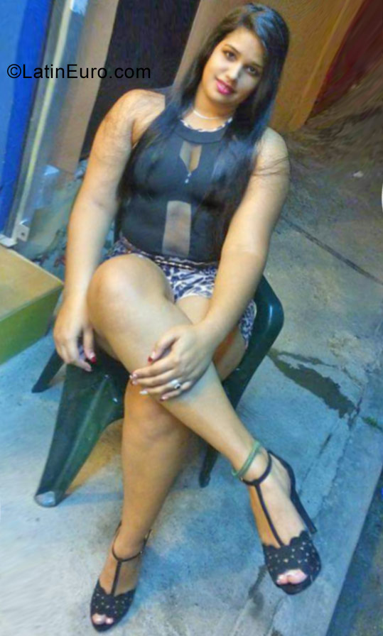 Date this attractive Dominican Republic girl Susan from Santo Domingo DO31308