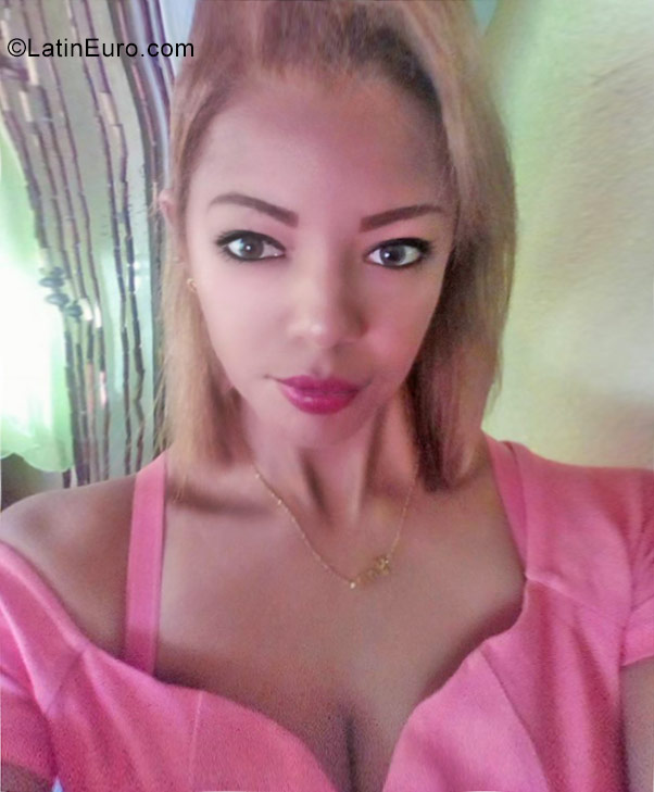 Date this lovely Dominican Republic girl Luz from Santo Domingo DO31343