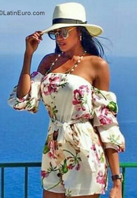 Date this attractive Dominican Republic girl Saimirs from La Romana DO32114