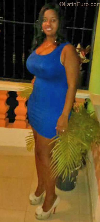 Date this beautiful Dominican Republic girl Indhira from Santo Domingo DO31669
