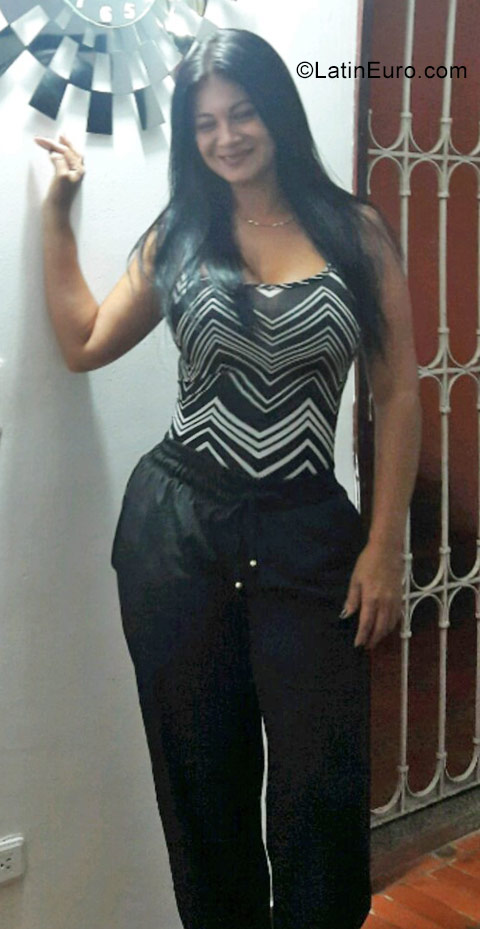 Date this fun Colombia girl Maria from Barranquilla CO23253