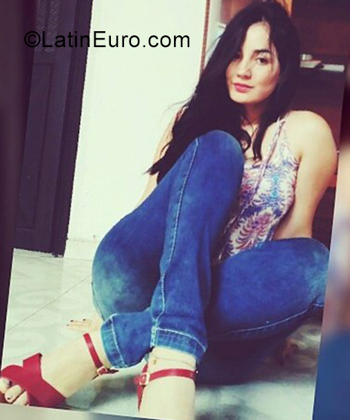 Date this fun Colombia girl Fernanda from Cali CO23257