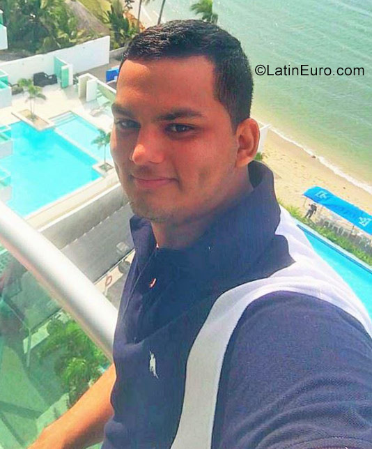 Date this cute Colombia man Luis from Medellin CO23300