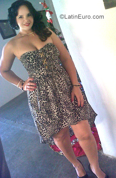 Date this cute Venezuela girl Susana from Maraciabo VE1352