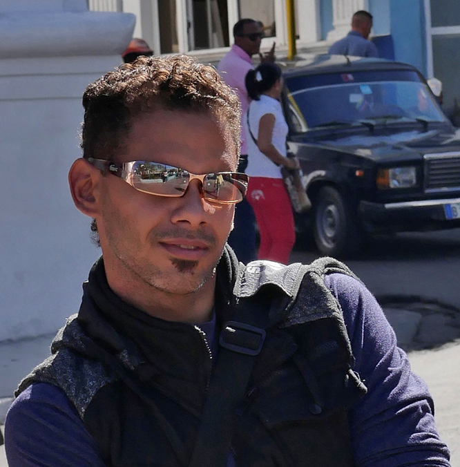 Date this pretty Cuba man Randy from Guantanamo CU241