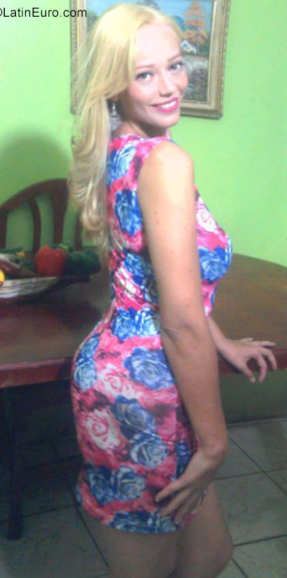 Date this sensual Venezuela girl Sinai from Caracas VE1371