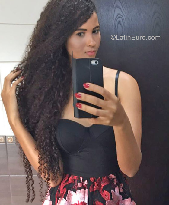 Date this sensual Brazil girl Raissa from Olinda BR10463