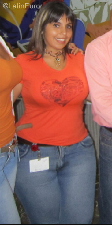 Date this gorgeous Venezuela girl Zulay from Caracas VE1388