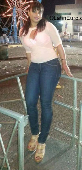 Date this happy Dominican Republic girl Raysa from Santiago De Los Caballeros DO31736