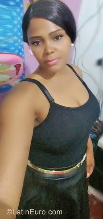 Date this nice looking Brazil girl Elaine da Luz B from Sao Paulo BR10474