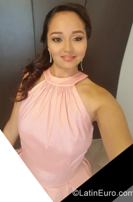 Date this voluptuous Colombia girl Julieth from Cali CO24955