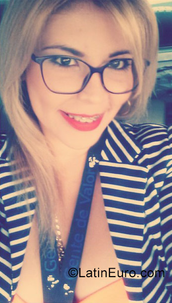 Date this voluptuous Venezuela girl Mariana from Caracas VE1426