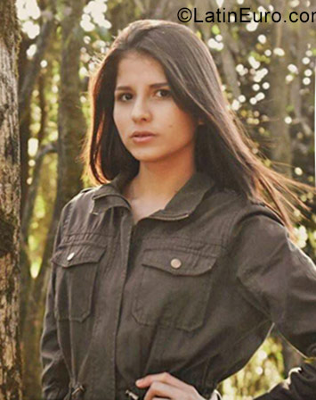 Date this pretty Costa Rica girl Yari from Fortuna CR353