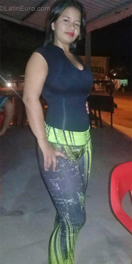 Date this tall Venezuela girl Dexis from Caracas VE1447