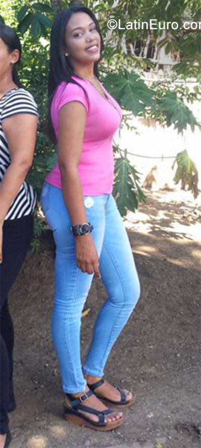 Date this voluptuous Dominican Republic girl Mayrelis from Santiago DO31926
