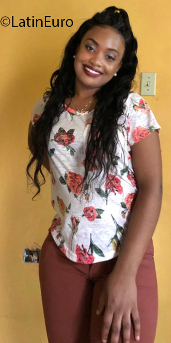 Date this nice looking Jamaica girl Fell from Lucea JM2565