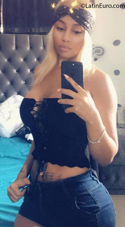 Date this hard body Dominican Republic girl Lesly from Santo Domingo DO31957