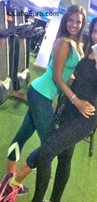 Date this georgeous Venezuela girl Haydy from Maiquetia VE1464