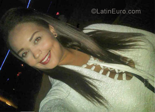 Date this delightful Venezuela girl Geraldine from Caracas VE1467