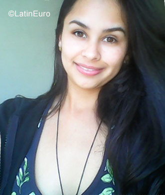 Date this nice looking Venezuela girl Andreina from Valera VE1472