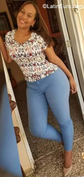 Date this voluptuous Dominican Republic girl Leike from Santo Domingo DO32040