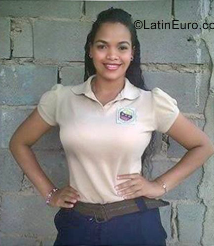Date this attractive Venezuela girl Sandra from Puerto la Cruz VE1502