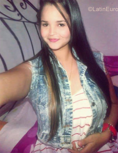 Date this lovely Venezuela girl Ana Paula from Cabimas VE1513