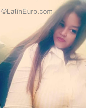 Date this passionate Dominican Republic girl Emeli emeli from Santo Domingo DO32072