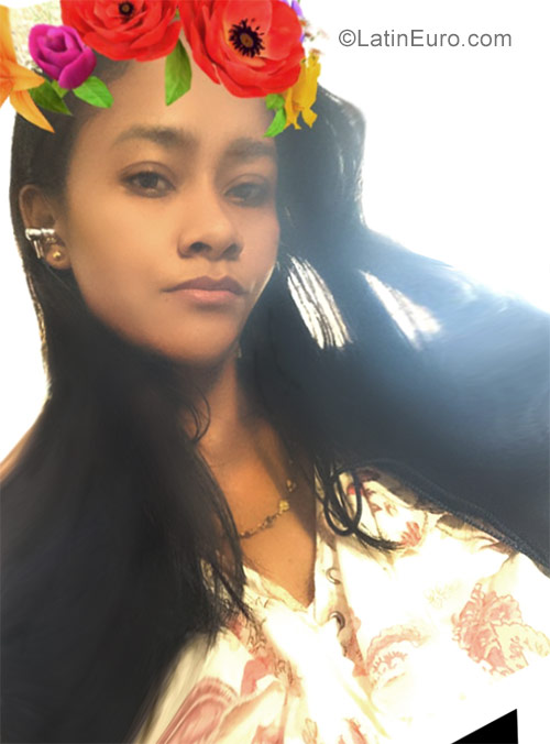 Date this young Dominican Republic girl Glenny from Nagua DO32124