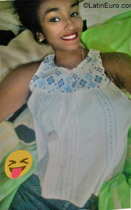 Date this hot Venezuela girl Veronica from Puerto Ordaz VE1539