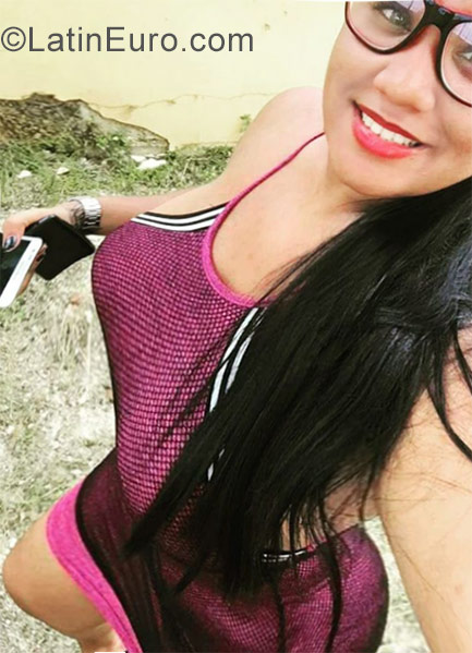 Date this tall Dominican Republic girl Nicki from Santo Domingo DO32146