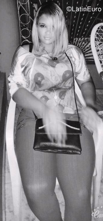 Date this cute Dominican Republic girl Candy from Santo Domingo DO32165