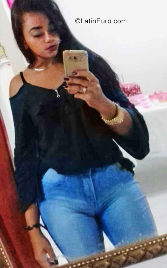 Date this tall Brazil girl Ana Paula from Feira Nova BR10524