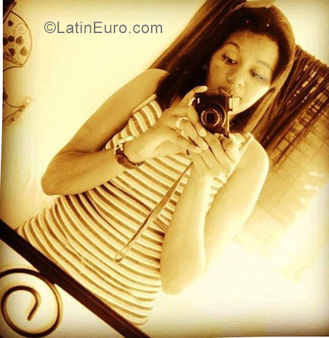 Date this attractive Dominican Republic girl Erika from Santo Domingo DO32182
