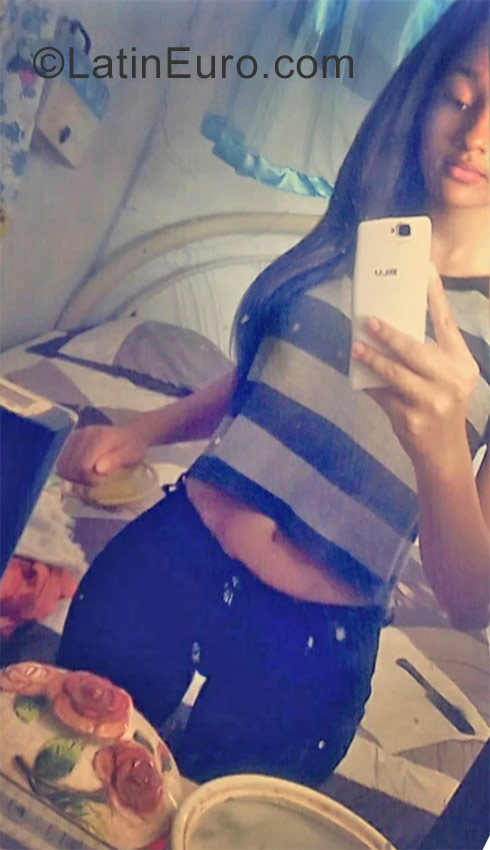 Date this hard body Dominican Republic girl Dana from Santo Domingo DO32226