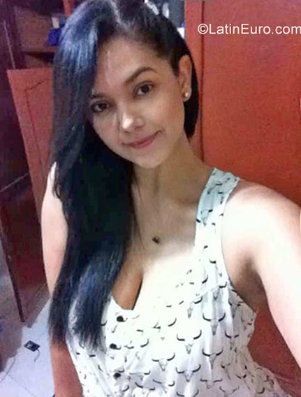 Date this beautiful Dominican Republic girl Esther from Santo Domingo DO32240