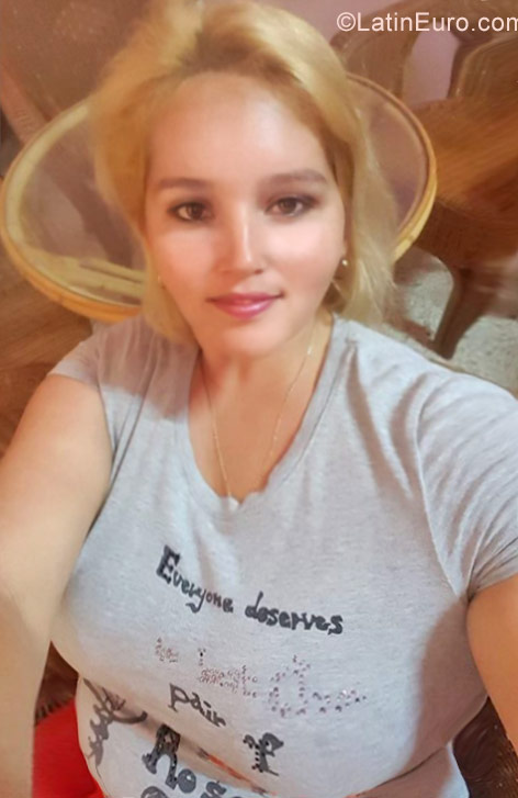 Date this hot Cuba girl Leidyse from Havana CU286