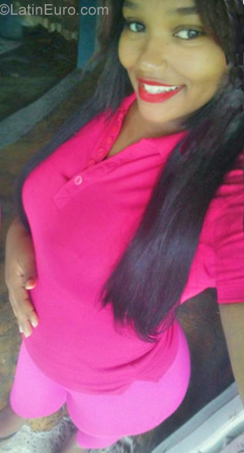 Date this sensual Dominican Republic girl Yamilka from Santo Domingo DO32278