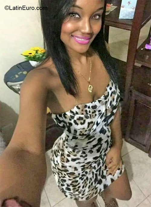 Date this athletic Dominican Republic girl Franchesca from Santo Domingo DO32324