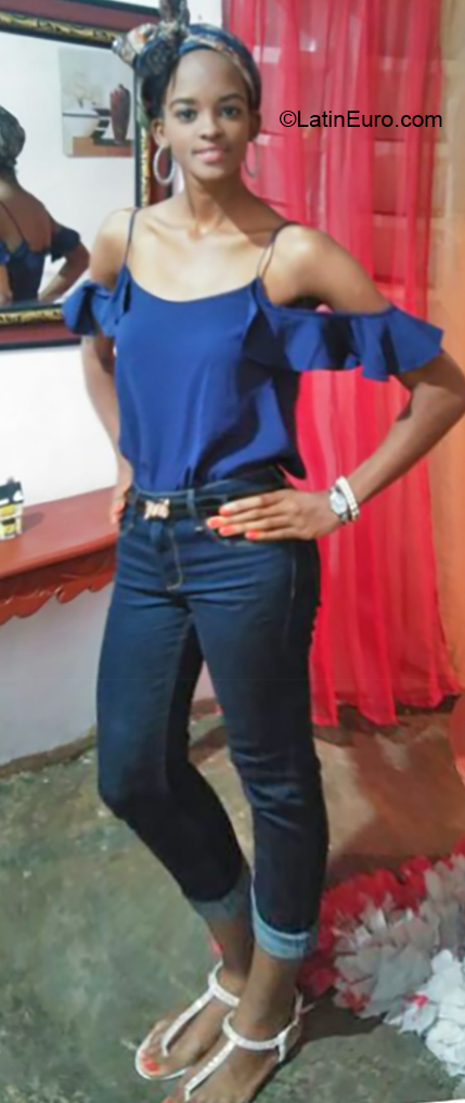 Date this beautiful Dominican Republic girl Maria from Santo Domingo DO32326